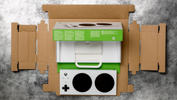 Xbox One - Unboxing the New Xbox Adaptive Controller
